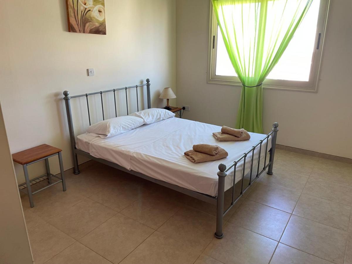 Kings Resort 1 Bedroom Apartment 파포스 외부 사진