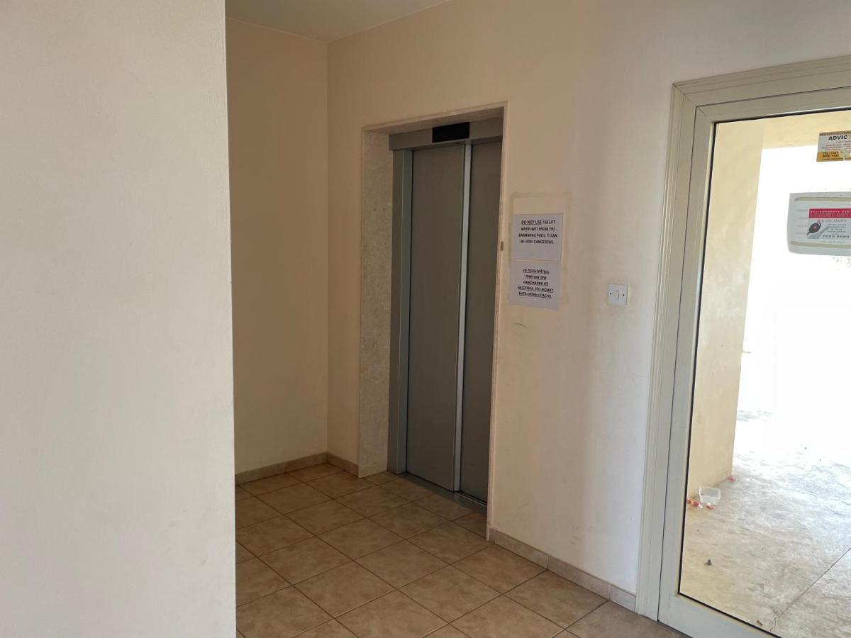 Kings Resort 1 Bedroom Apartment 파포스 외부 사진