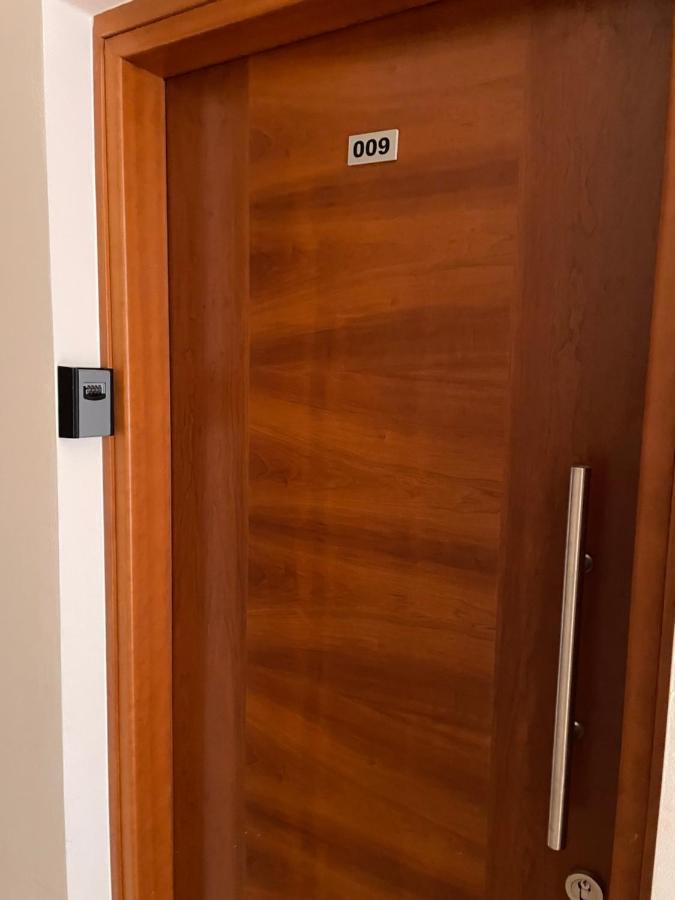Kings Resort 1 Bedroom Apartment 파포스 외부 사진
