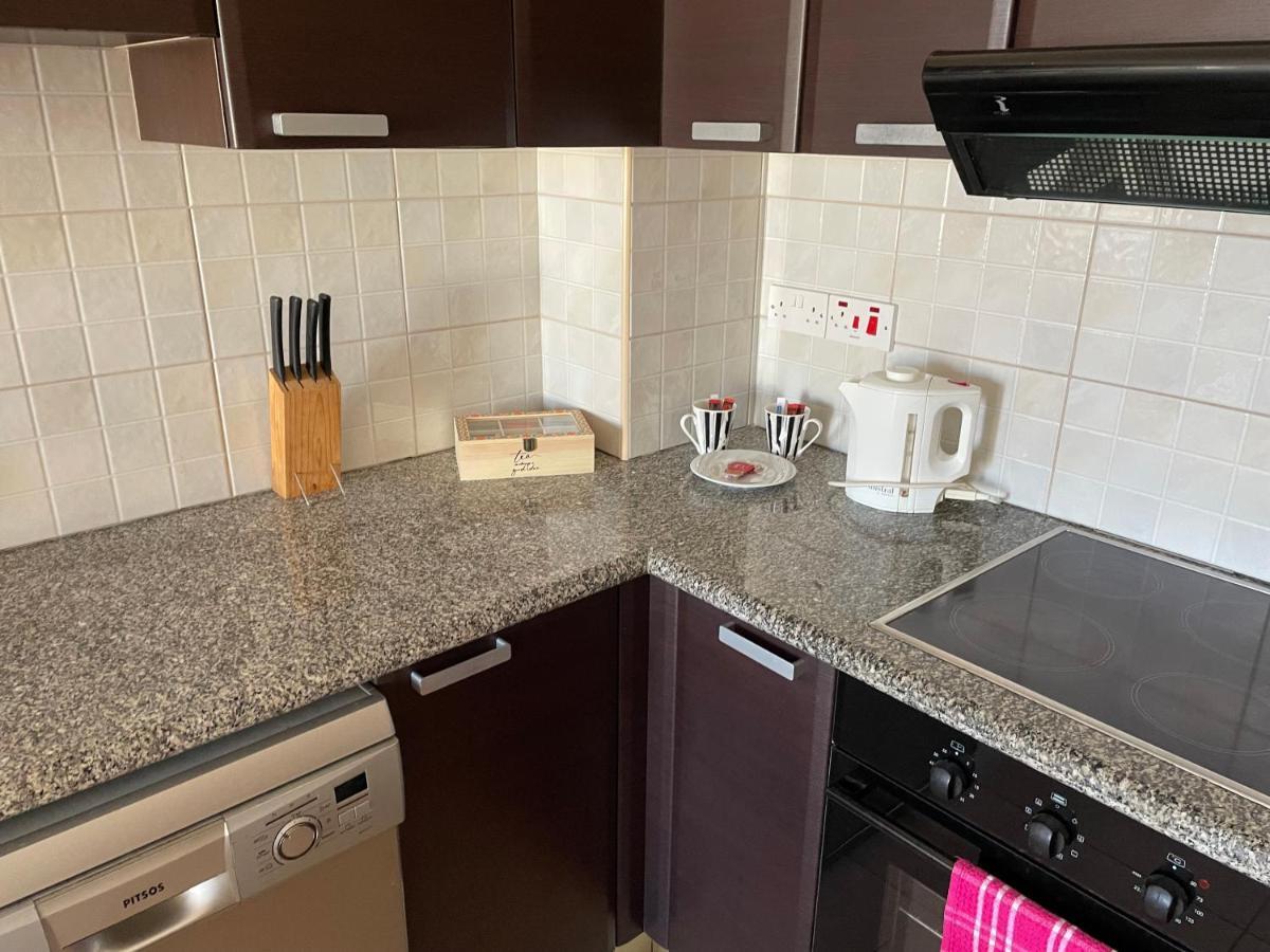 Kings Resort 1 Bedroom Apartment 파포스 외부 사진